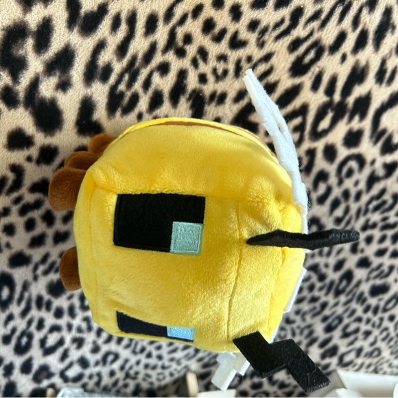 Minecraft Mojang Plush Bumble BEE 6" inch Jinx Stuffed Animal Plush NEW - Picture 2 of 9